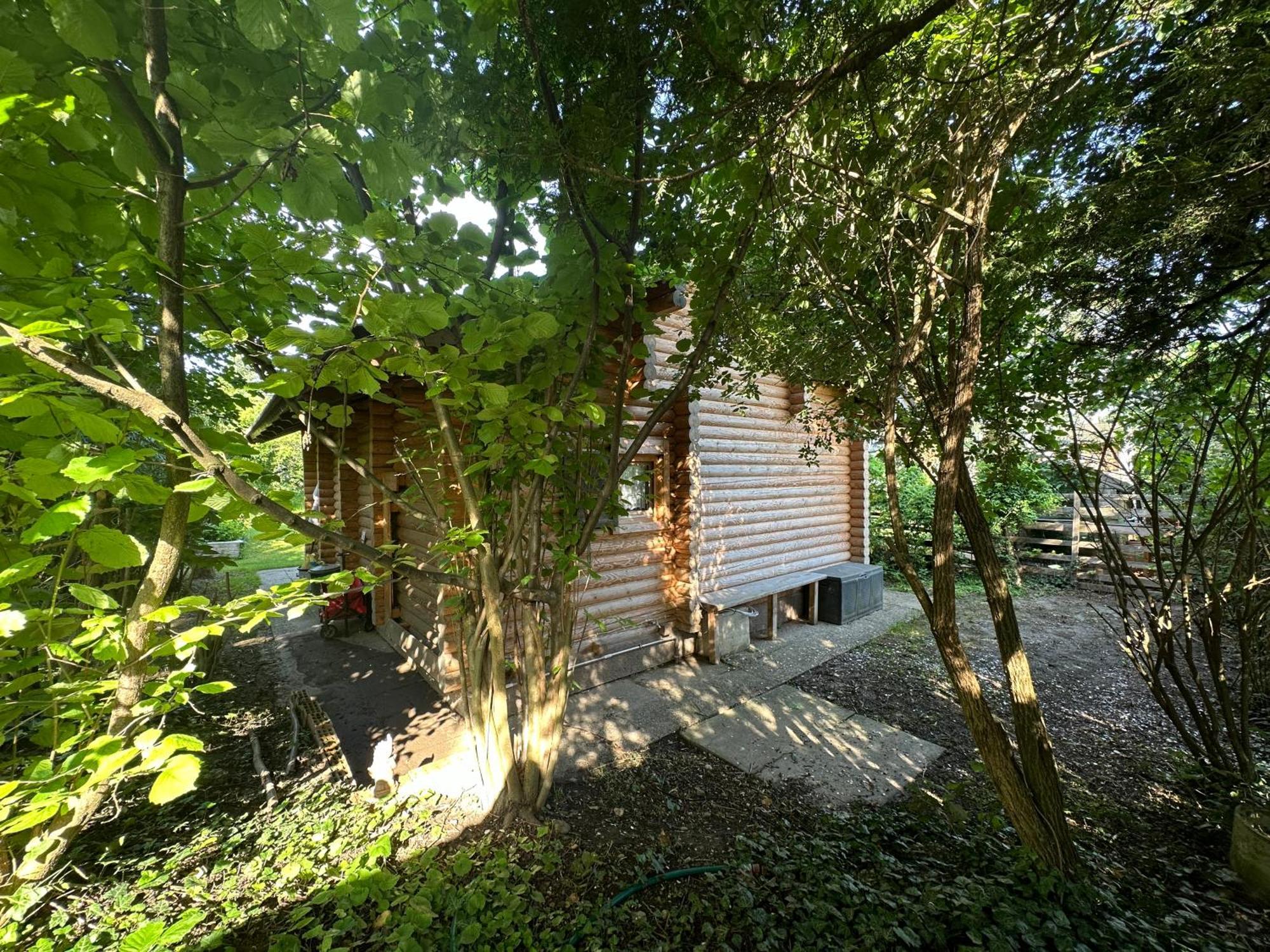 Gemuetliche Blockhuette In Wiennaehe