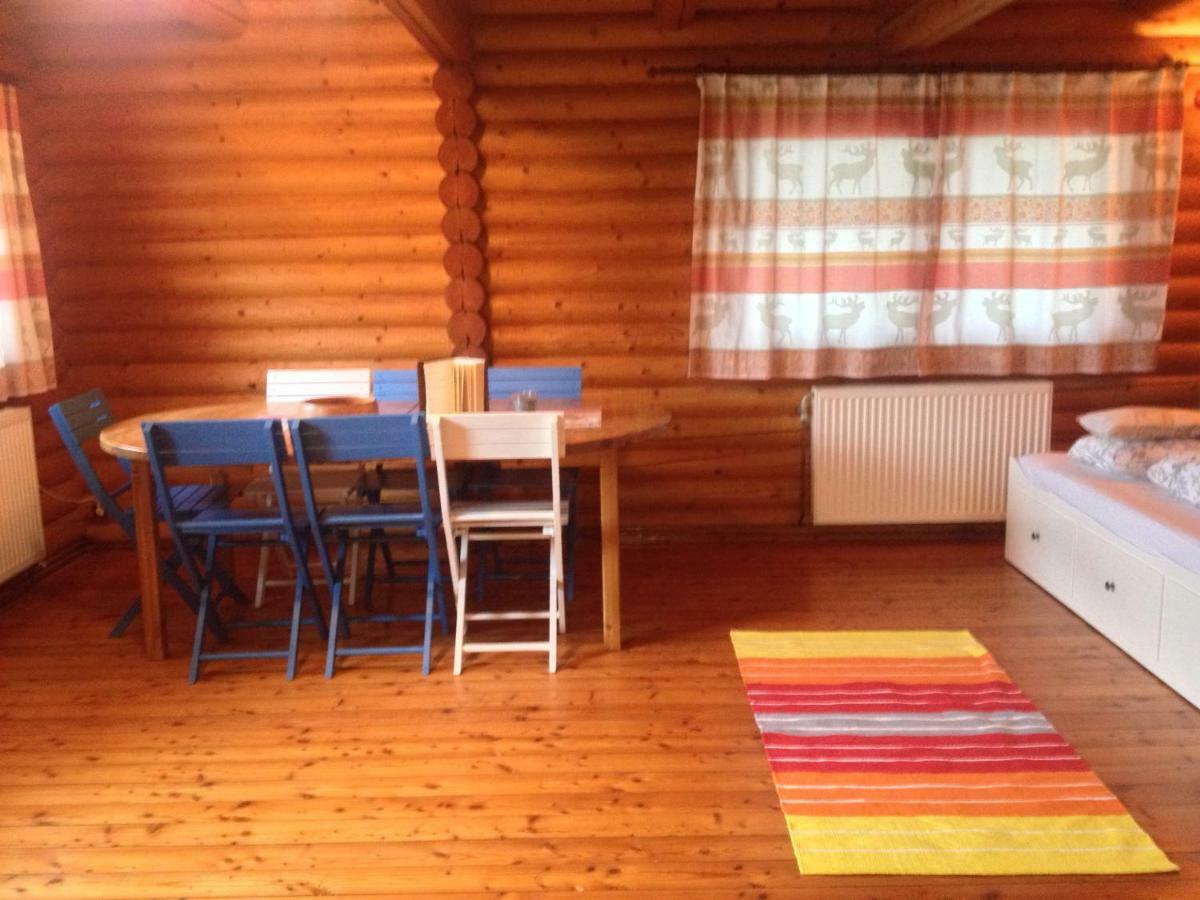Gemuetliche Blockhuette In Wiennaehe Chalet